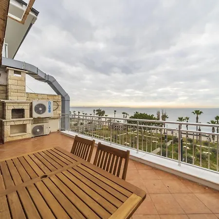 Flat With Terrace Next To Konyaalti Apartment *