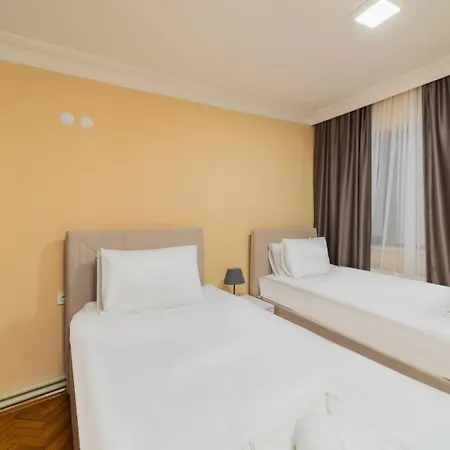 Flat With Terrace Next To Konyaalti Apartment *