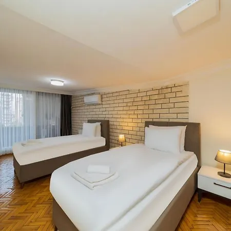 Flat With Terrace Next To Konyaalti Apartment